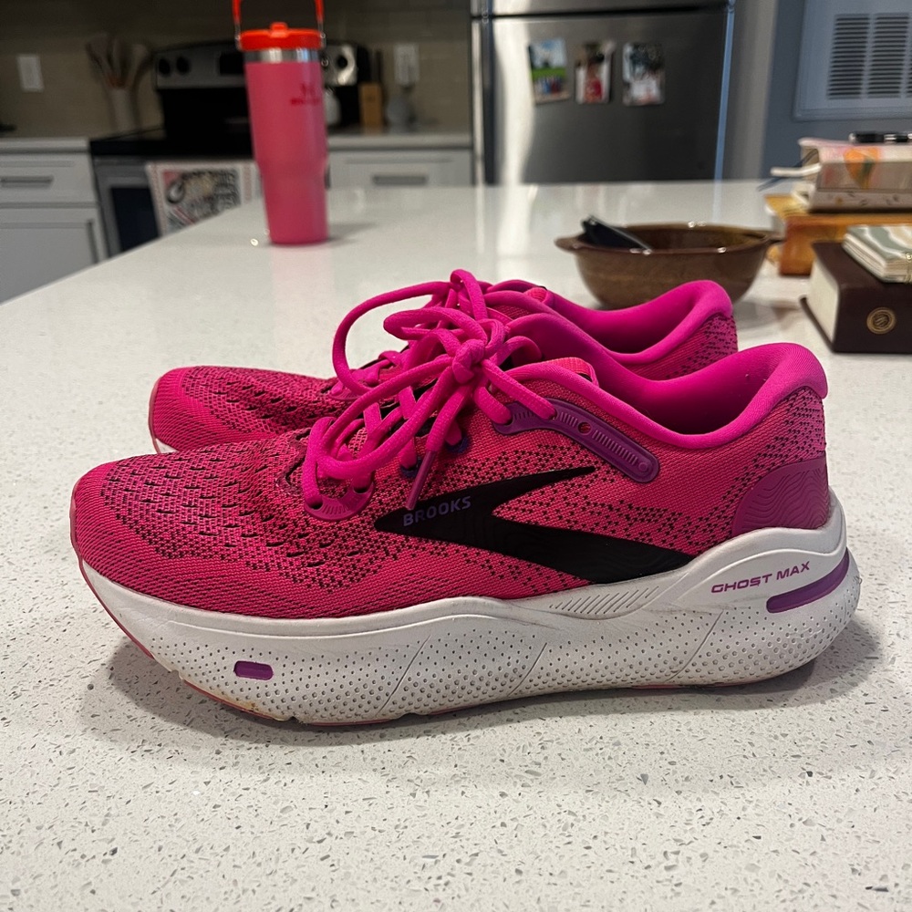 Brooks GHOST MAX Shoes